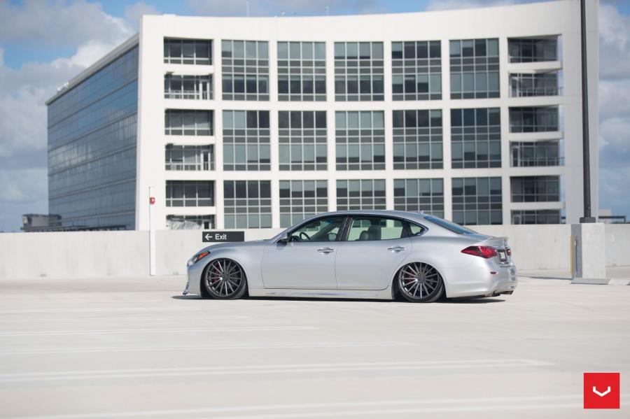  Infiniti Q70 on Vossen Wheels (VFS2) 2017 года  (фото 25 из 43)